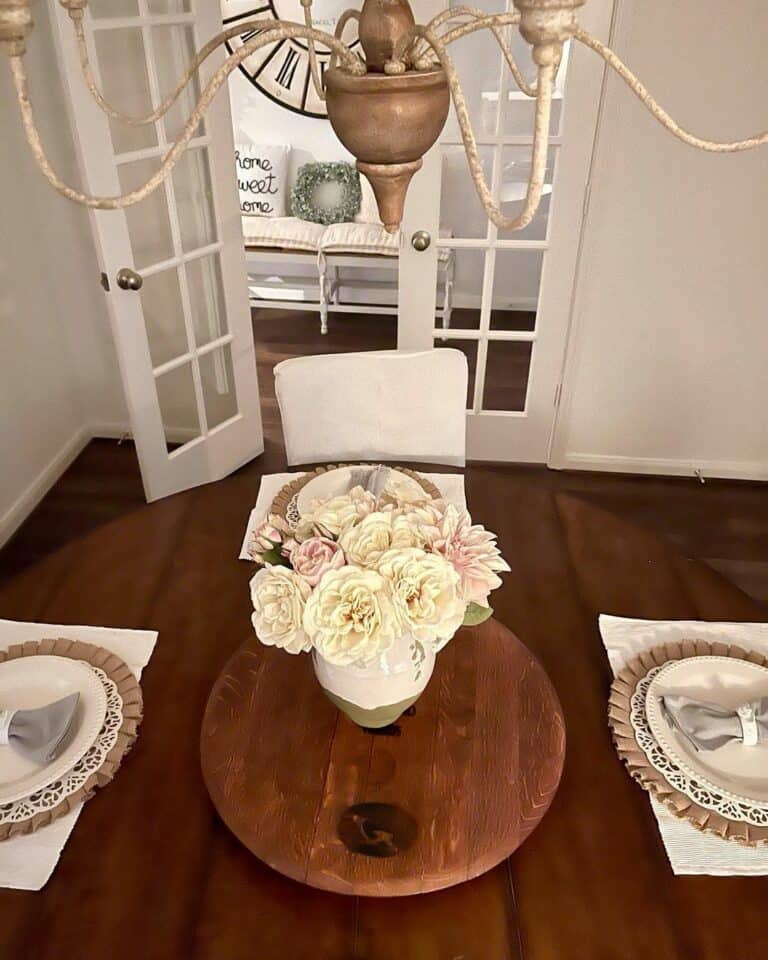 Simple and Elegant Table Setting Idea