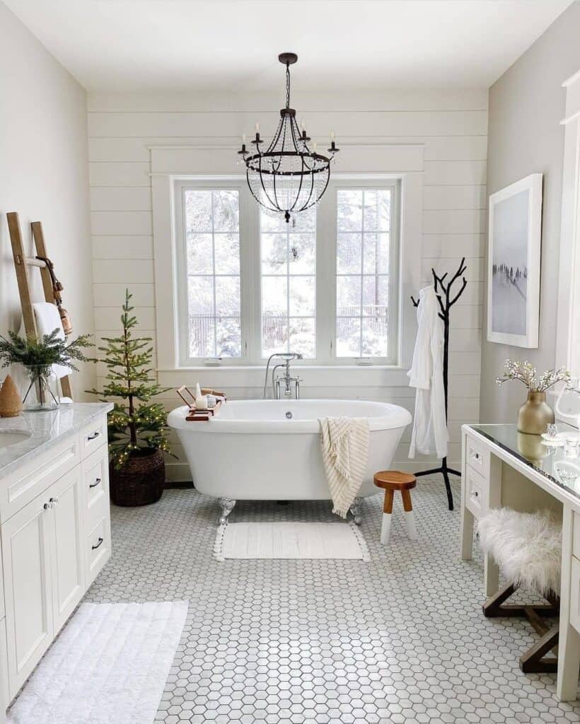 Simple and Striking Farmhouse Bathroom