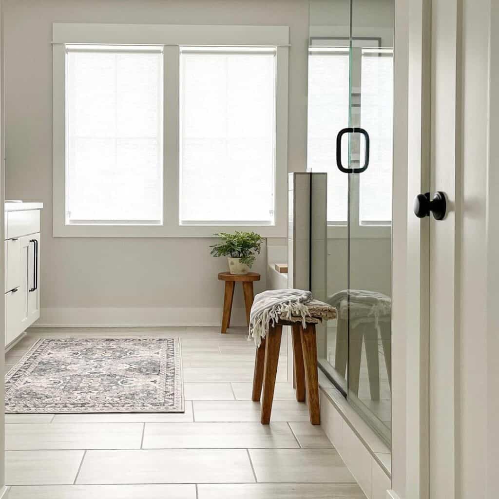 Sleek and Simple Window Trim for Large Bathroom