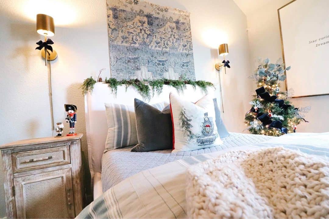 39 Christmas Bedroom Decor Ideas for a Bubbly Festive Feel