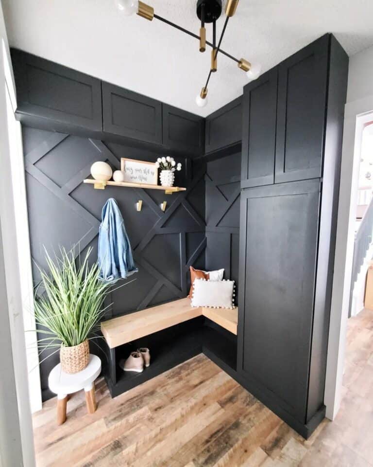 Small Black Mudroom Ideas