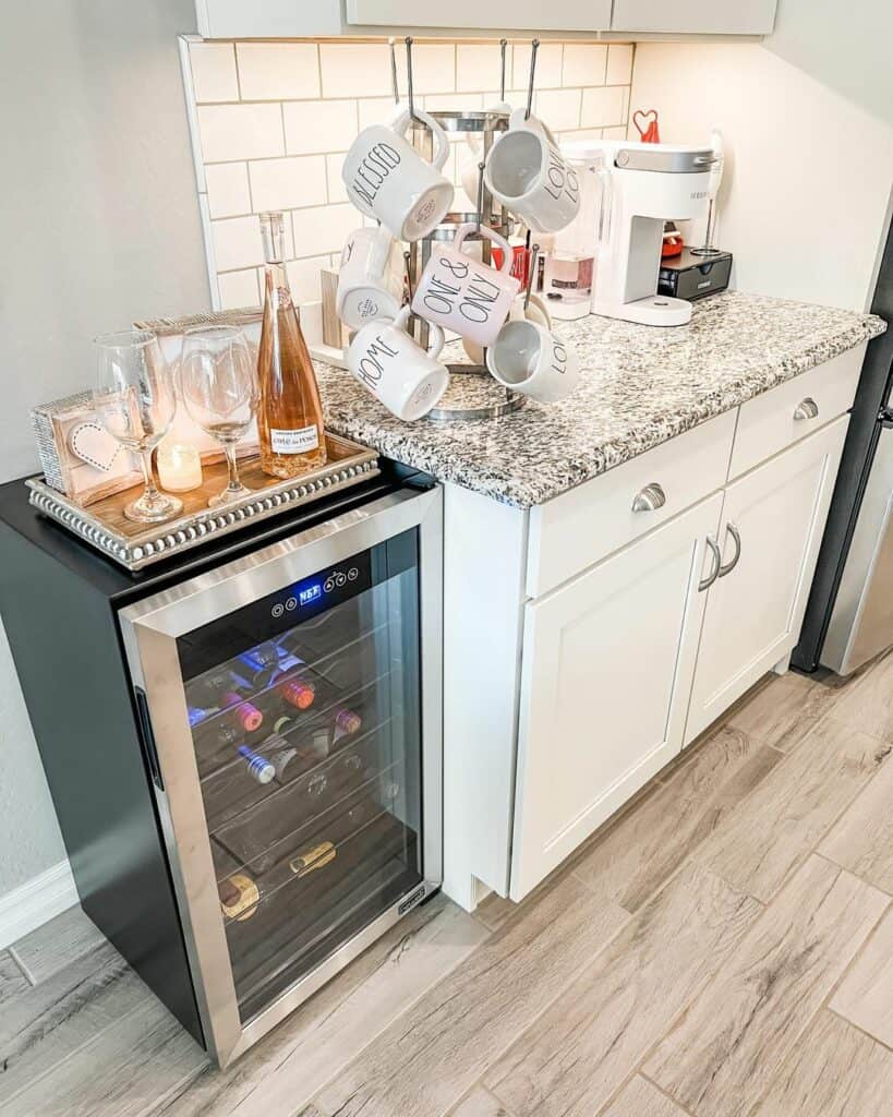 Small Kitchen Wine Bar Area Décor