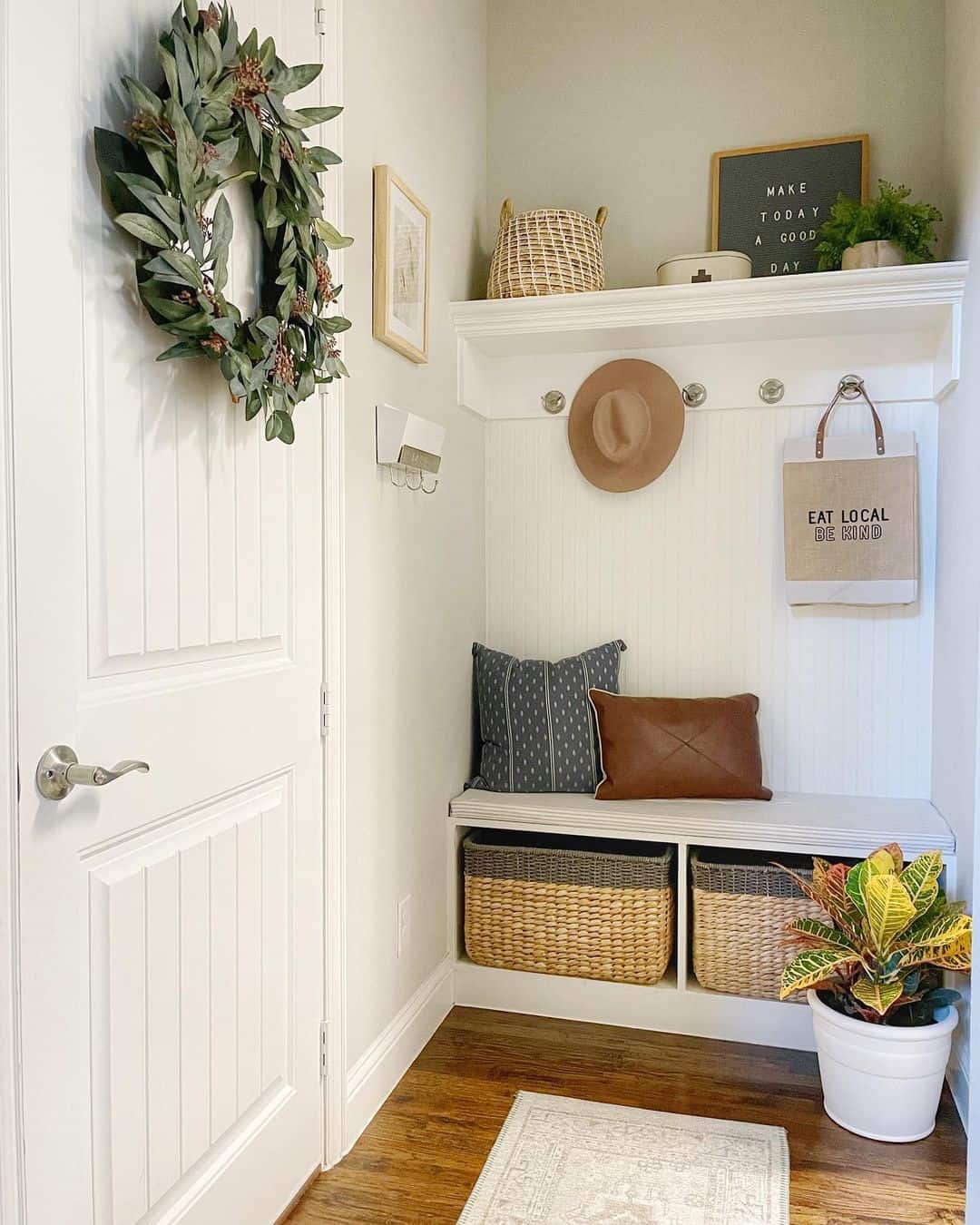 How to Decorate a Mudroom: 6 Mudroom Decor Ideas