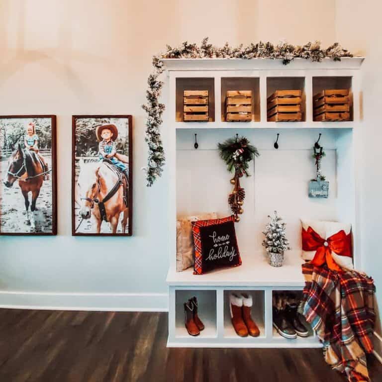 Small Mudroom With Festive Bench Décor