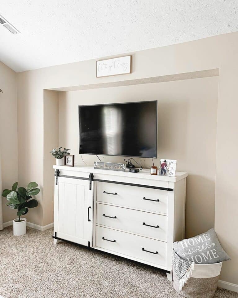 TV in Bedroom Nook Ideas