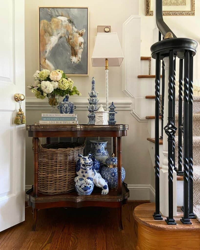 Traditional Entryway Décor Ideas for a Small Space