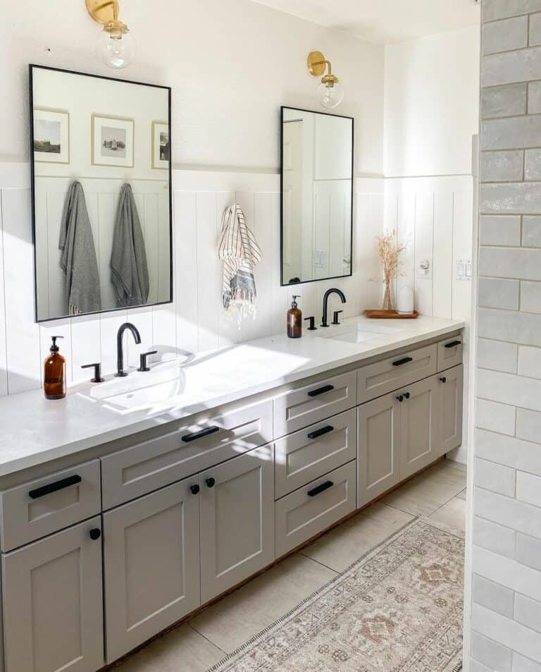 True Grey and White Bathroom Furnishing Ideas