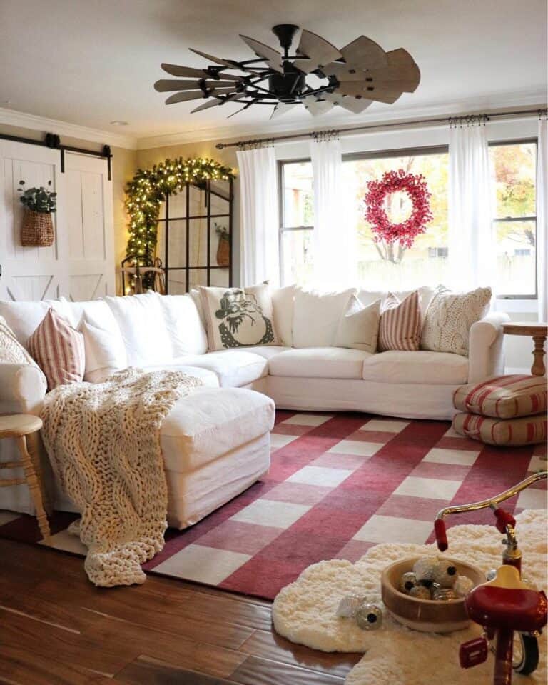 U-shaped Sectional Ideas for a Cozy Farmhouse Living Room