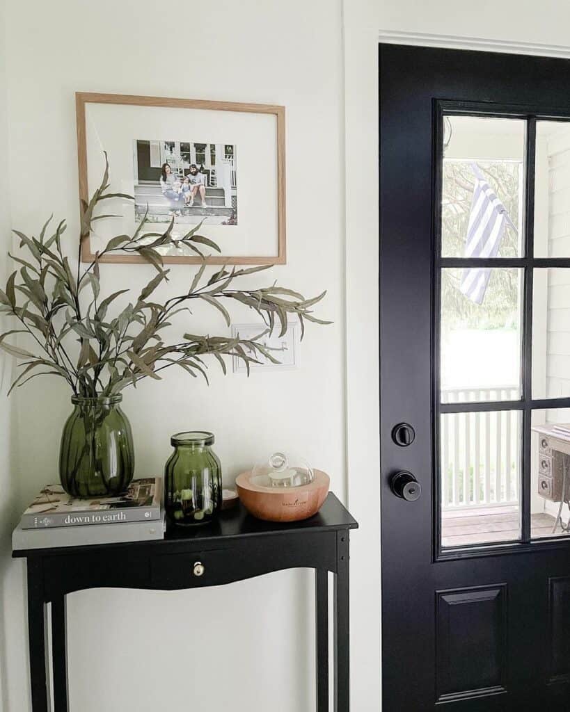 Using Green Tinted Glass Vases at the Entryway