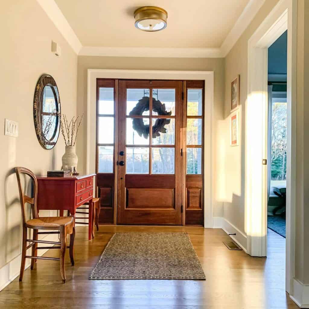 Vintage Styling in Neutral Entryway