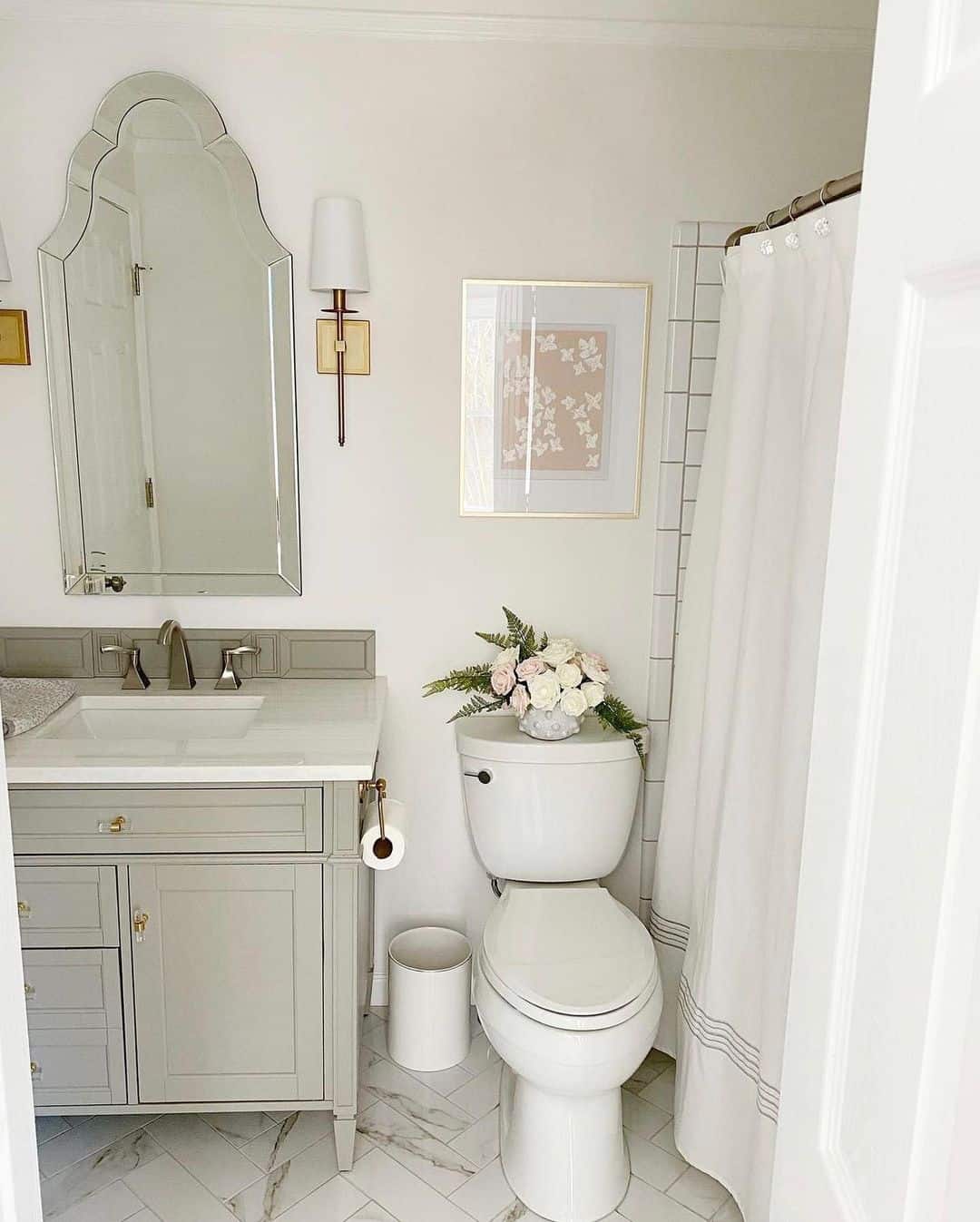 30 Bathroom Art Ideas to Turn Your Bathroom into an Escape
