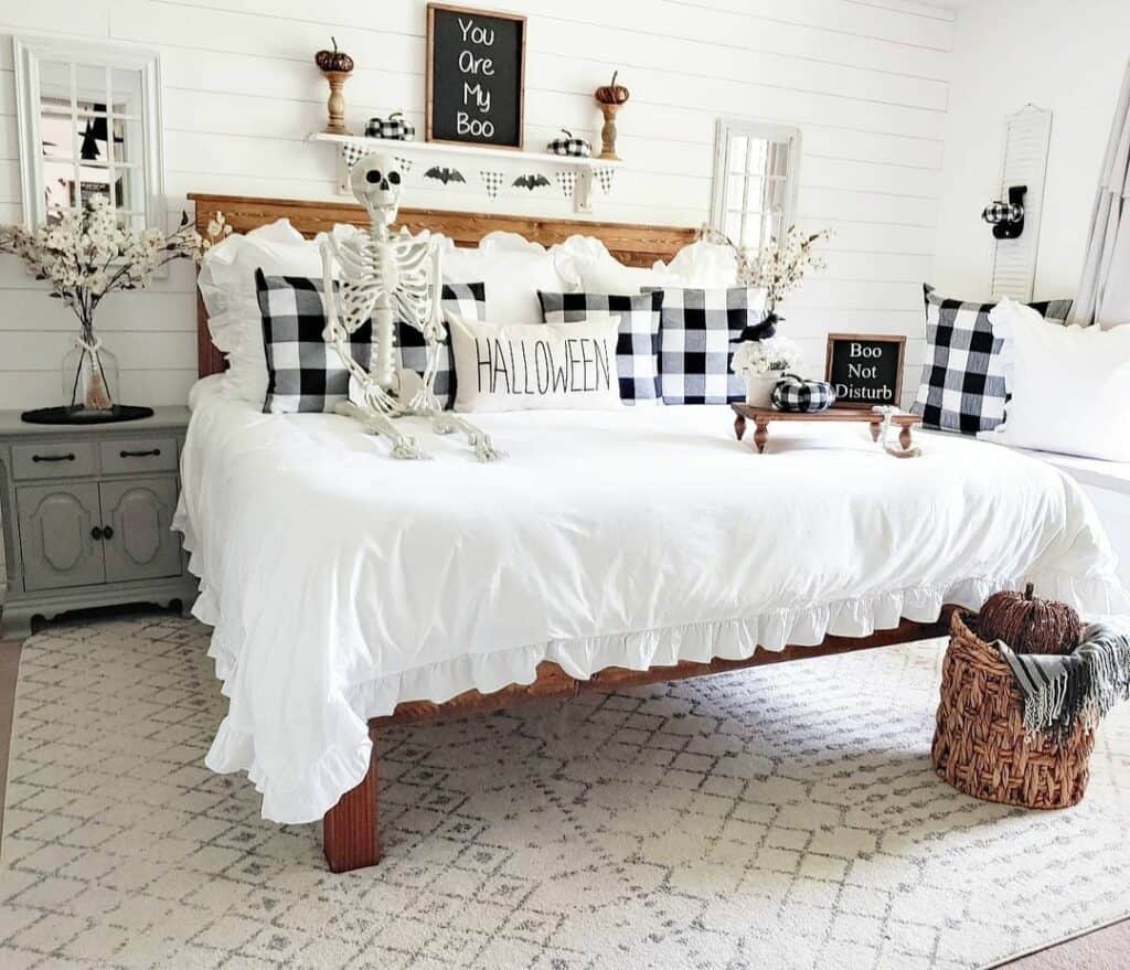 White Bedroom With Black Accent Décor