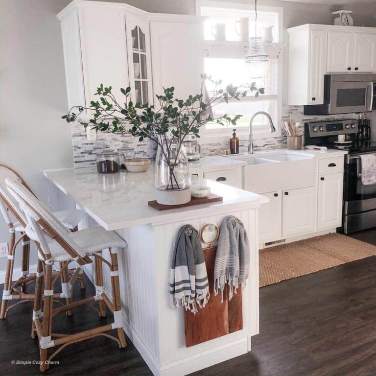 White Breakfast Bar Ideas With Gray and White Backsplash