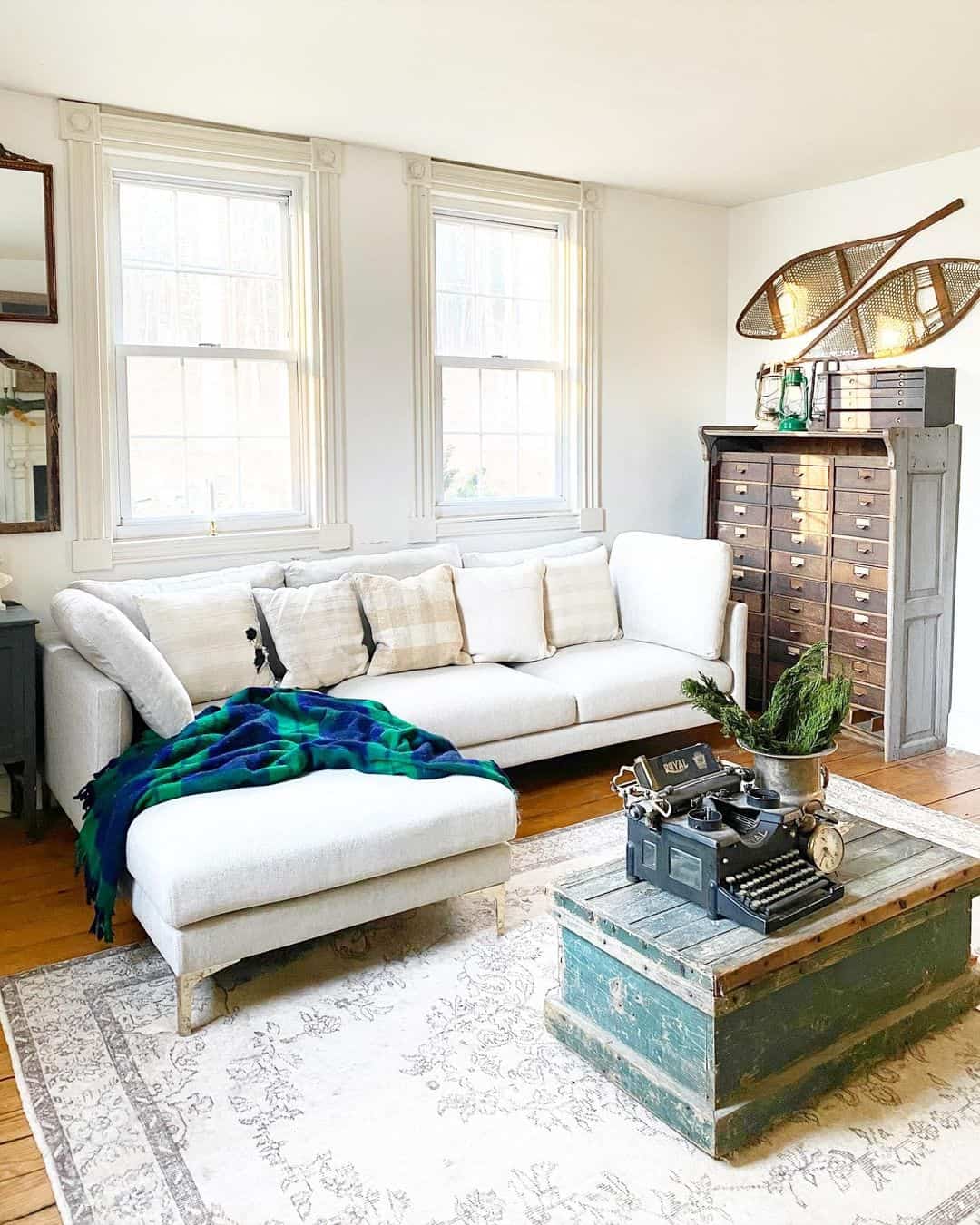 32 White Couch Living Rooms Ideas to Transform Your Seating Space