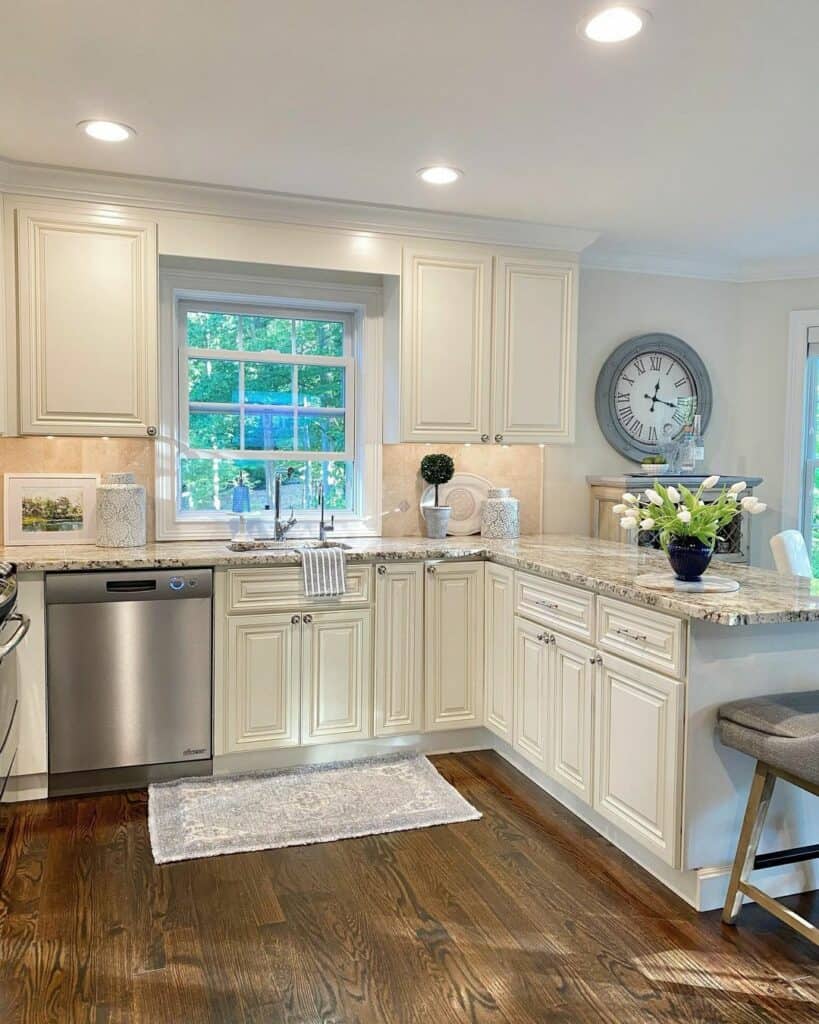White Full Overlay Cabinets for Kitchen