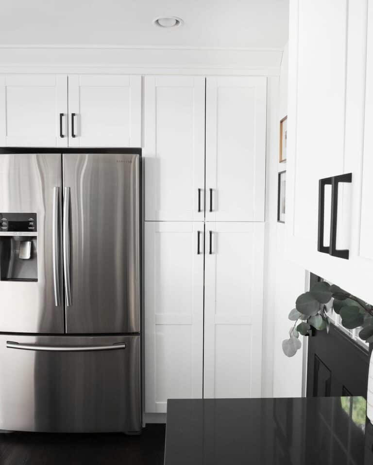 White Full Overlay Kitchen Cabinets with Black Pulls
