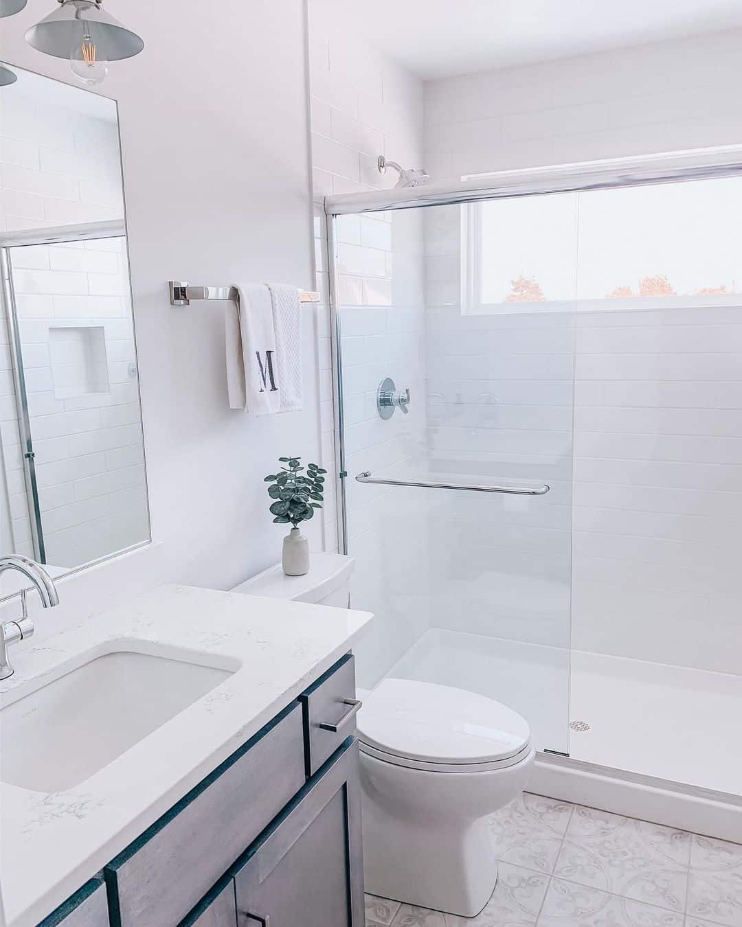 30 Grey and White Bathroom Ideas That Work for Any Style