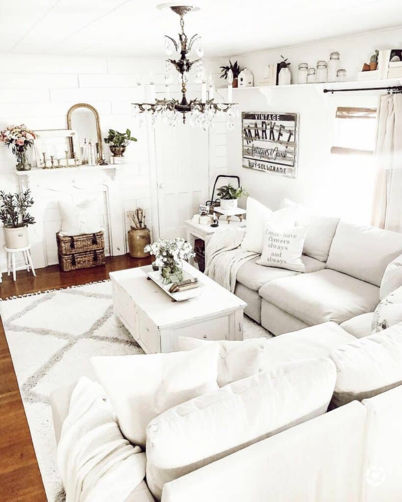 White Sectional Living Room Ideas With Farmhouse Décor