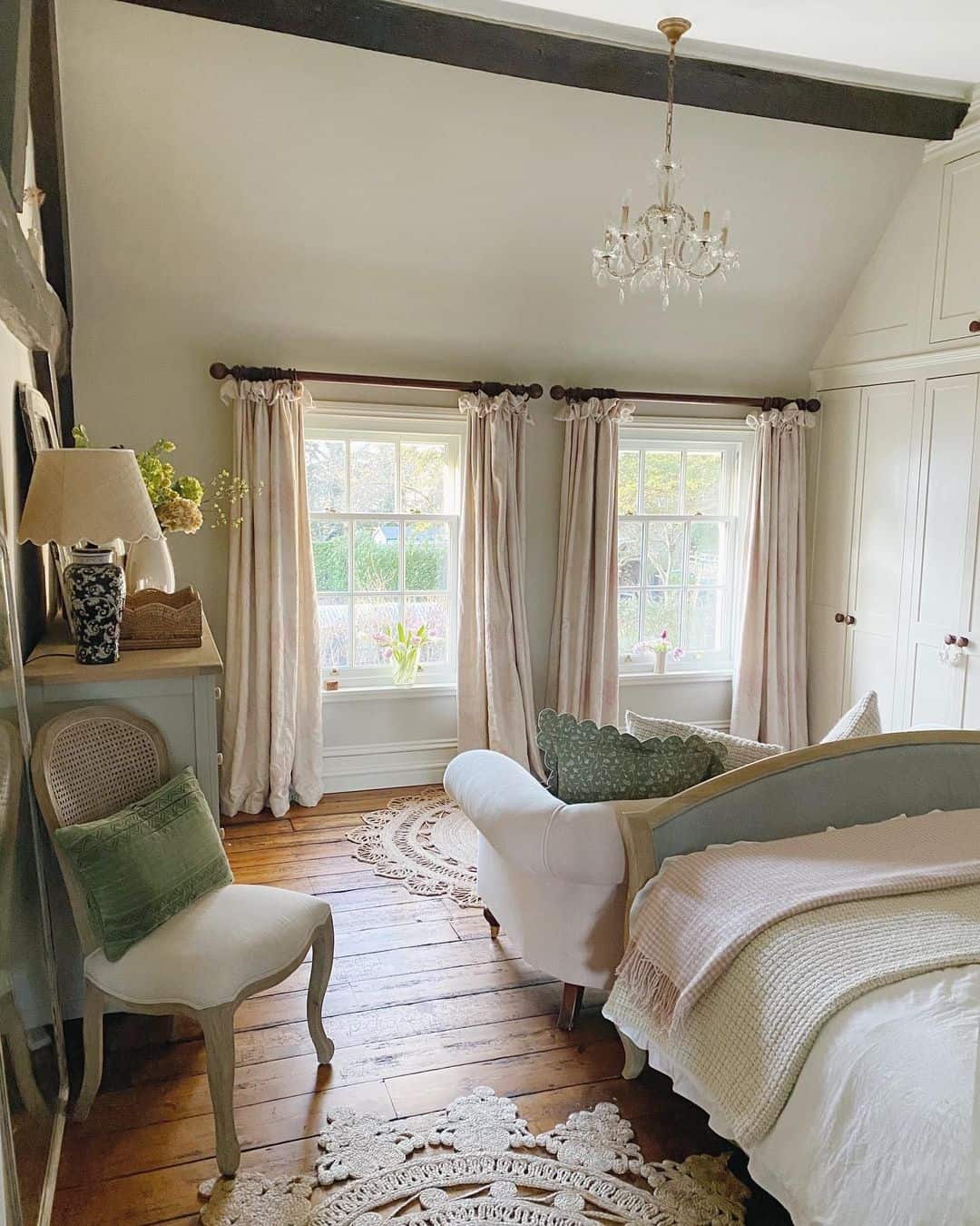 30 Delightful Bedroom Curtain Ideas To Transform Your Space