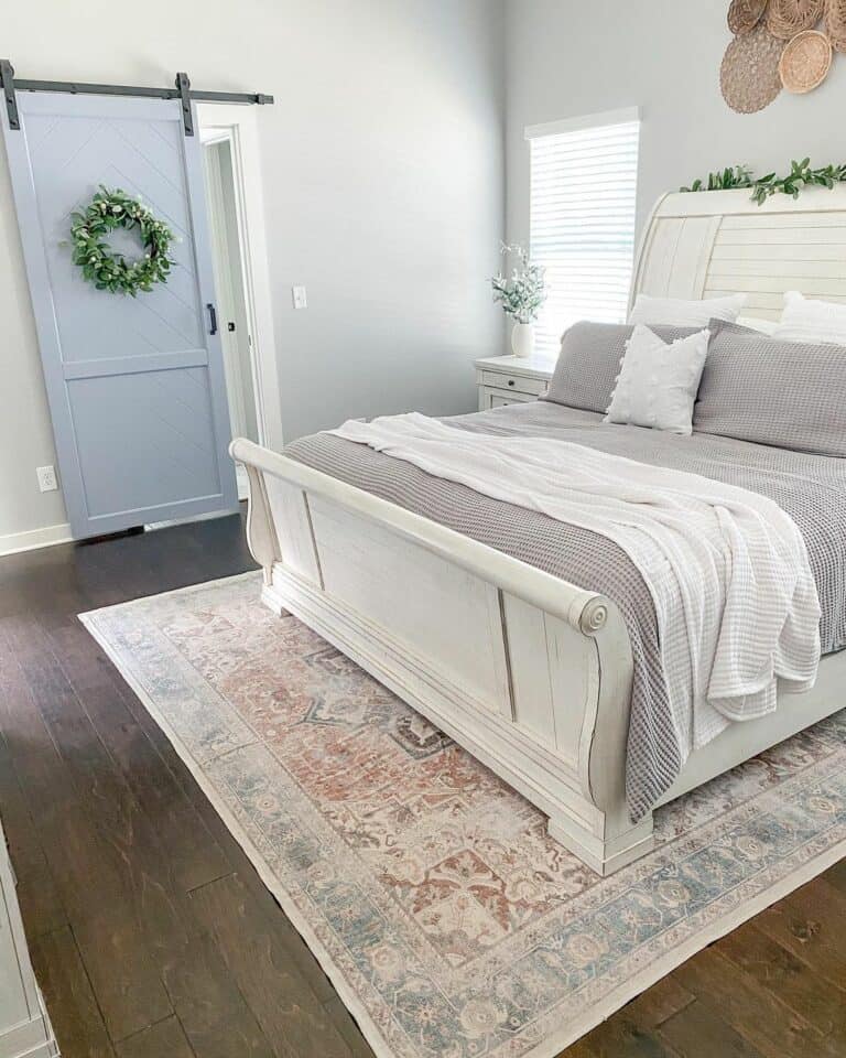 White and Grey Bedroom Décor