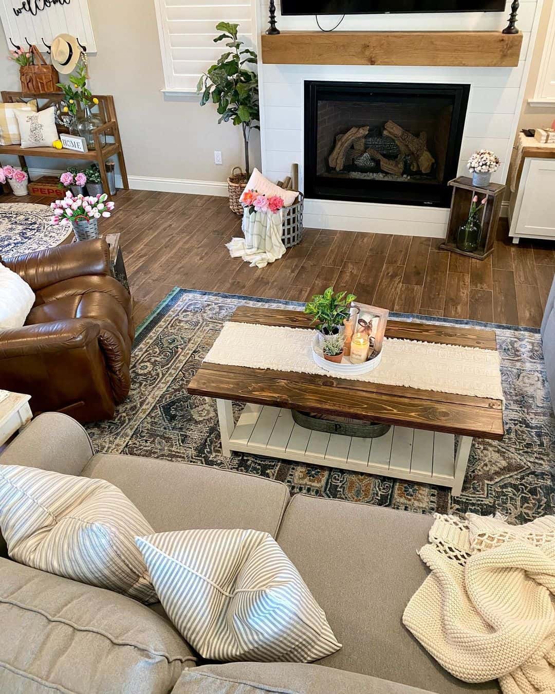 Curated visual reference: Gallery Detail: 34 Noteworthy Wood Flooring Ideas For Living Rooms