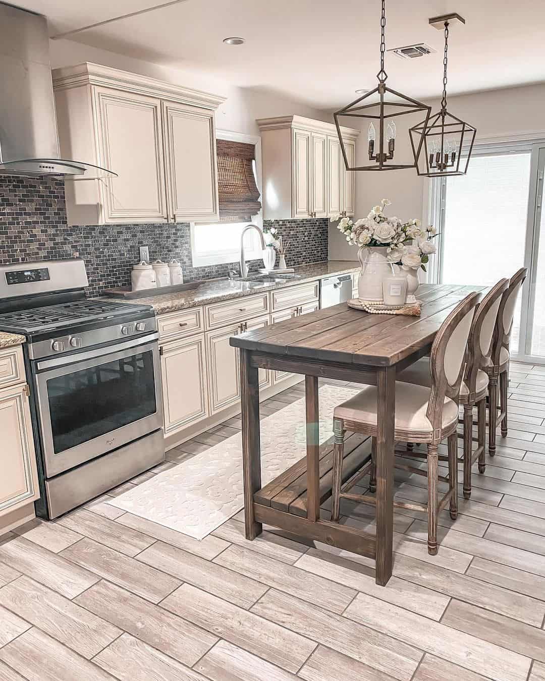 22 Tile Ideas for Kitchen Floors That Will Catch the Eye