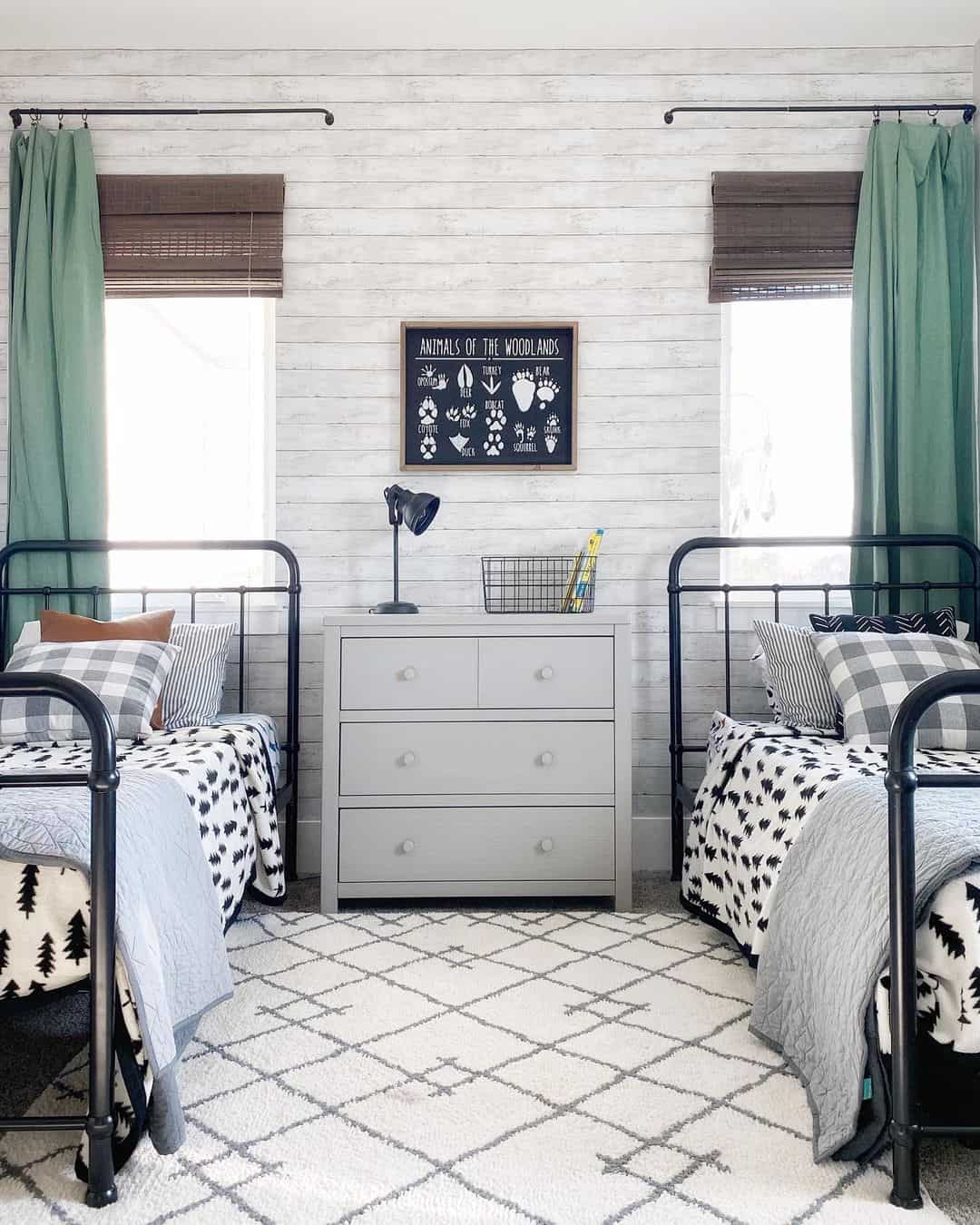 22 Matching Twin Bedroom Ideas That Work for Small Rooms