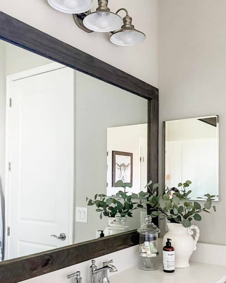 Bathroom Mirrors in Varying Sizes