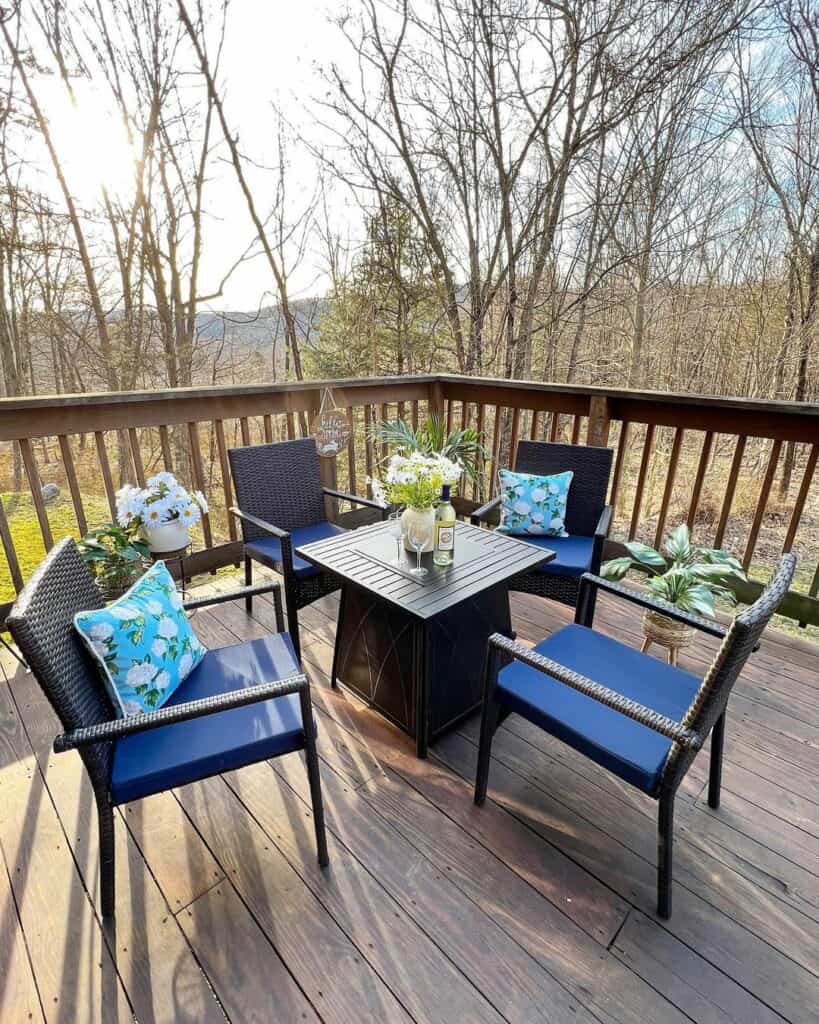 Beautiful Blue Deck Décor