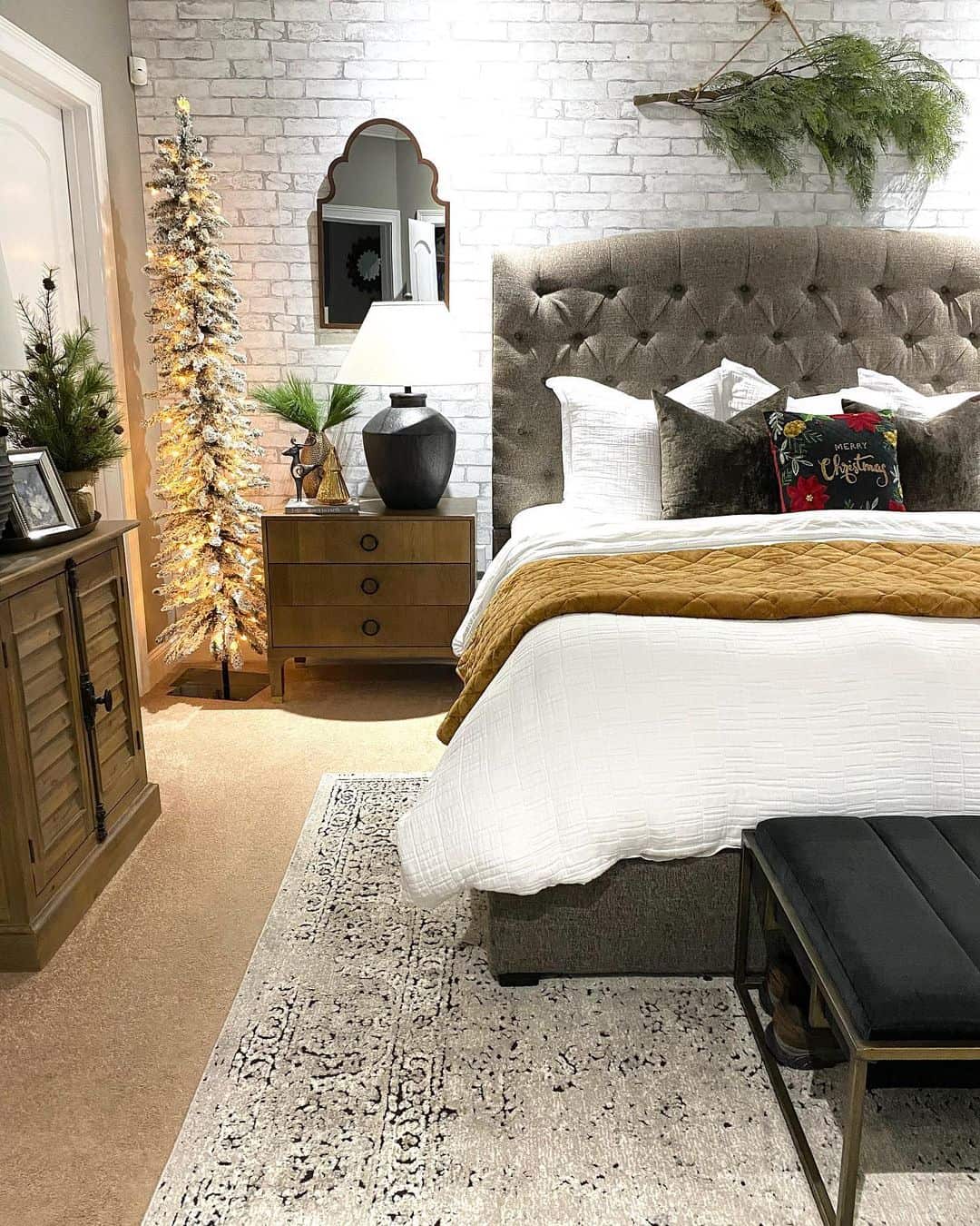 Bedroom Christmas Décor Ideas - Soul & Lane