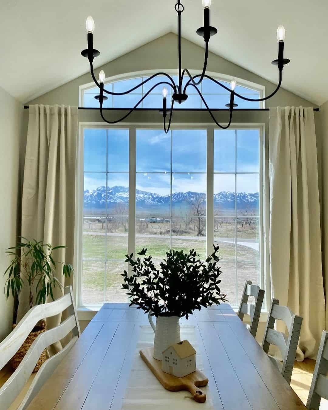 28 Curtains for Big Windows to Upscale Your Home