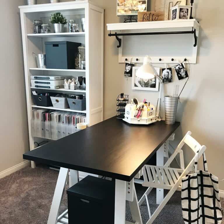 Black and White Desk Décor