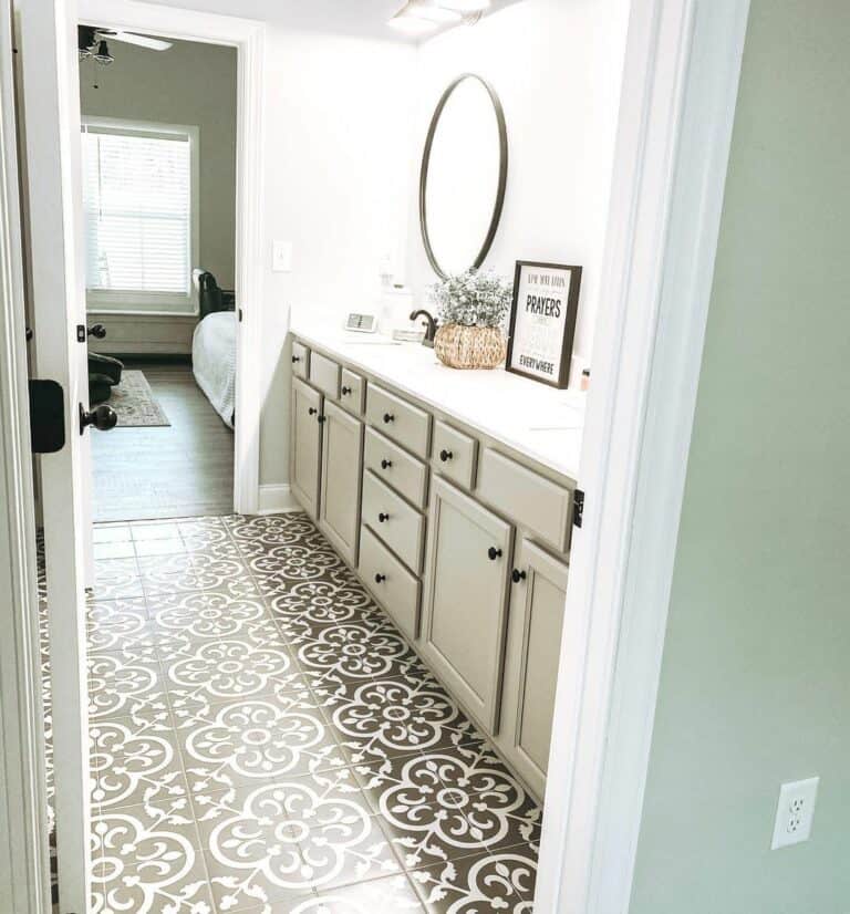 Black and White Tile With Gray Bathroom Décor