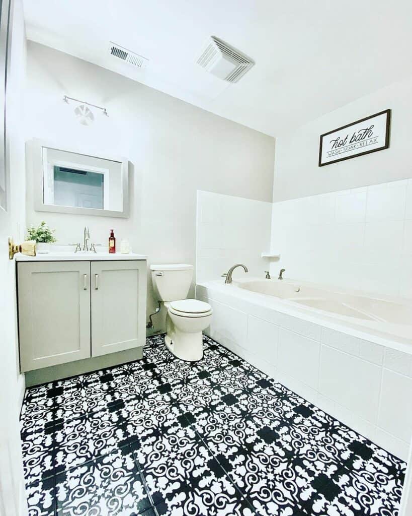 Bold Black and White Bathroom Flooring Ideas
