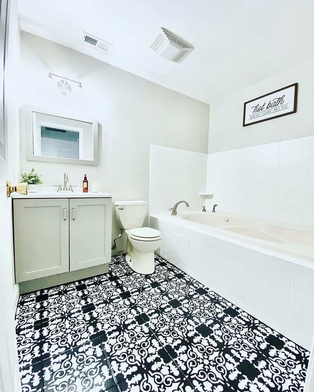Bold Black and White Bathroom Flooring Ideas - Soul & Lane