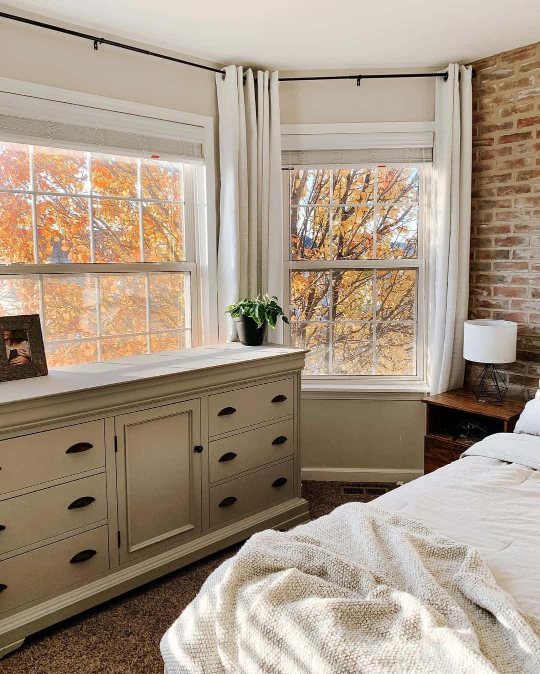12 Bay Window Curtain Ideas to Show Off Your View