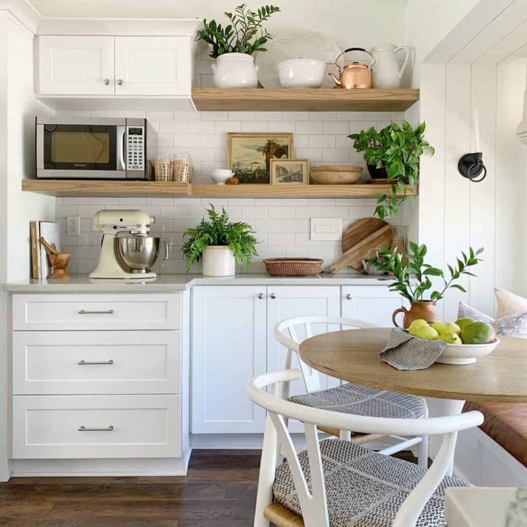 Bright Farmhouse Décor Inspiration for Open Kitchen Shelves