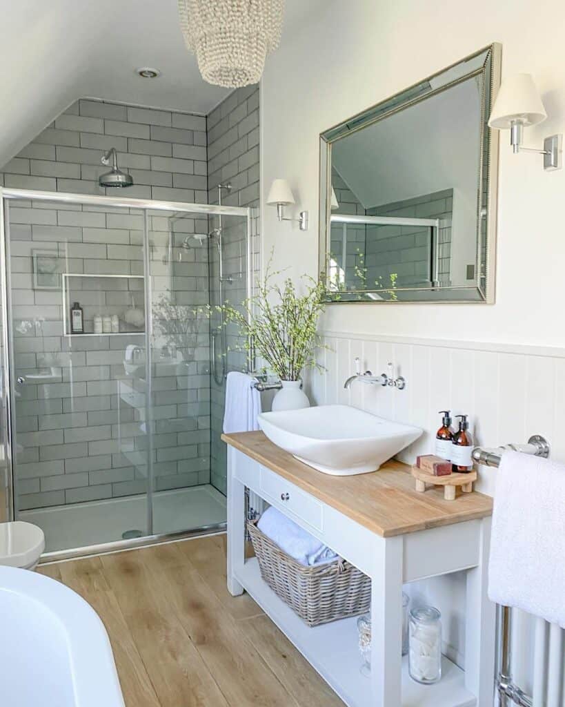 Bright Modern Bathroom With White Sink - Soul & Lane