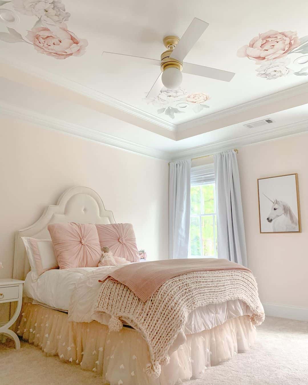 30 Ways to Position a Bed Against a Wall To Create Space