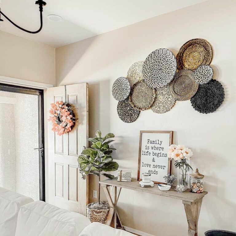 Charming Entryway With Farmhouse Décor