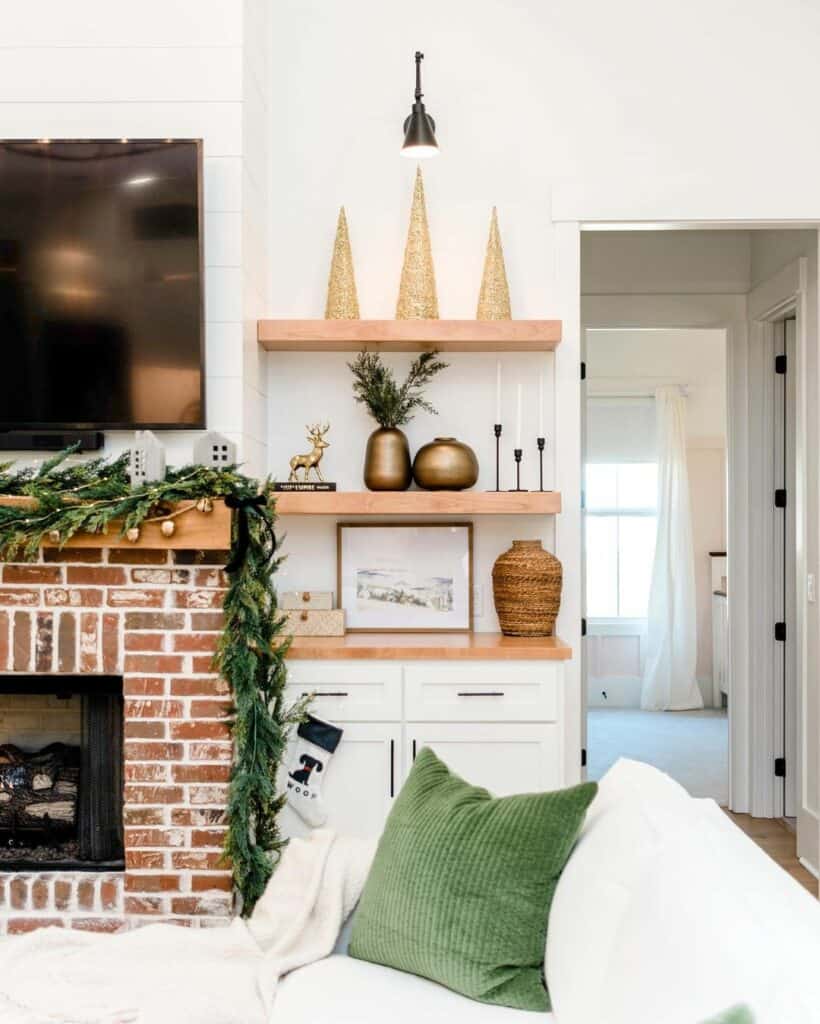 Christmas Shelf Decorating Ideas for Living Rooms