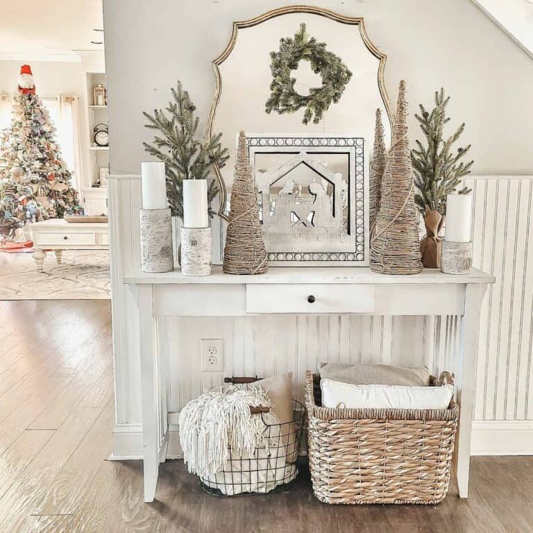 Christmas Table Décor for an Entryway