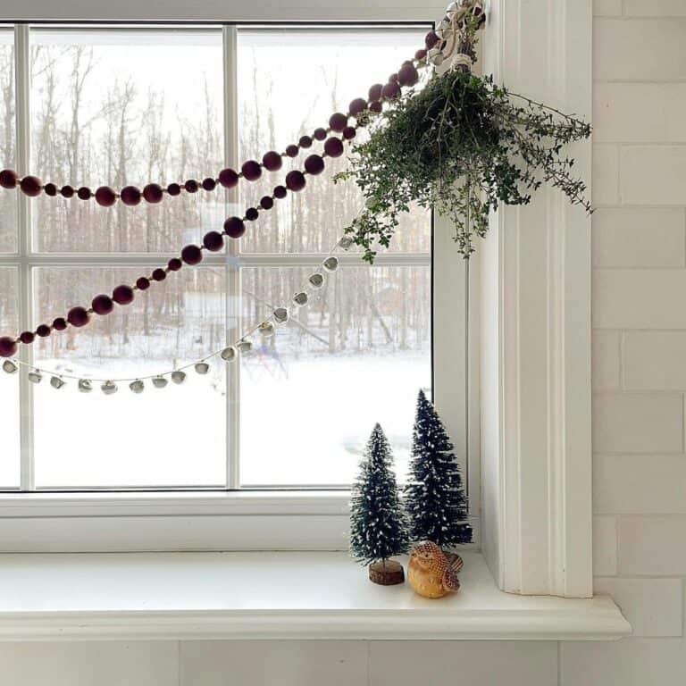 Christmas Window Sill Décor