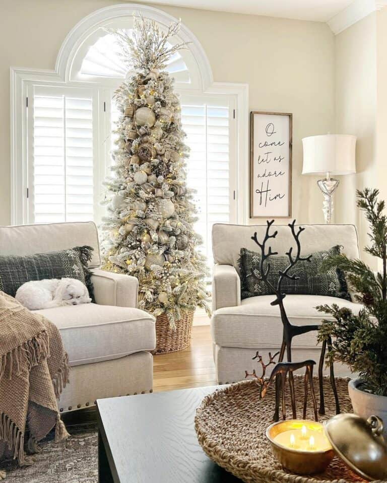 Coffee Table Centerpiece With Black Deer Christmas Décor