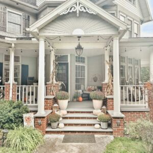 Colonial Farmhouse Porch Lighting Ideas