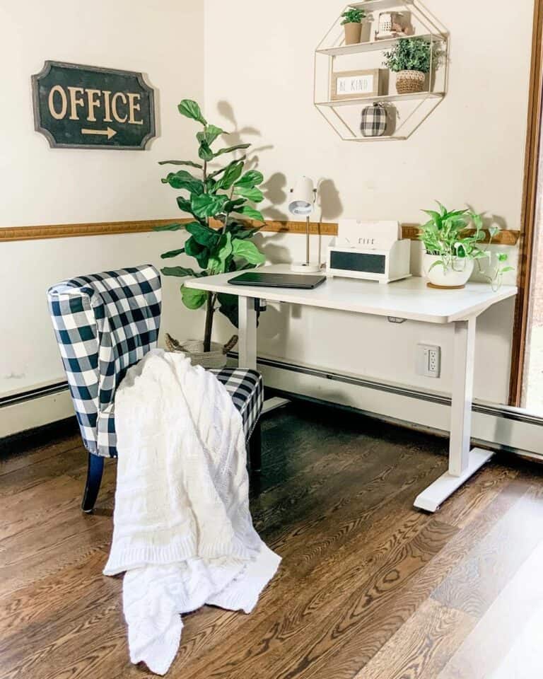 Comfy Office Idea With Plants