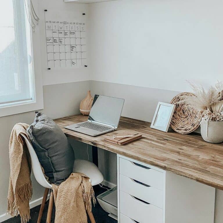 Compact Modernized Home Office Design