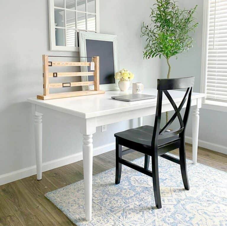 Contrasting Furniture for a Home Office