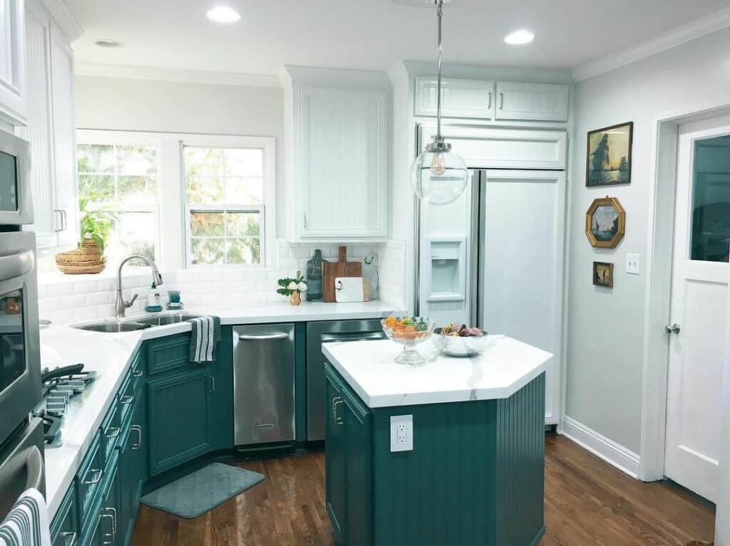 Corner Cabinet Layout Ideas for a Small Kitchen