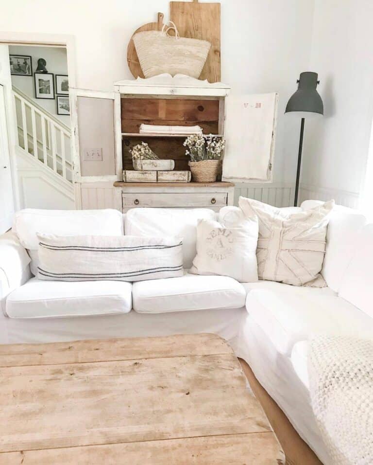 Cottage Style Ivory Front Room With Sectional Sofa